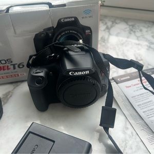 Canon Rebel T6 DSLR Camera Like New in box Bundle Zoom Lens and Battery Charger